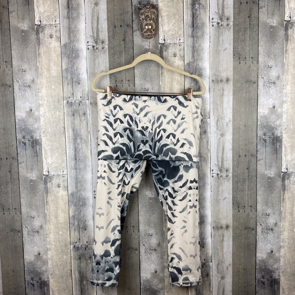 Lululemon Wunder Under Dance Pant Size 12 - Picture 9 of 12